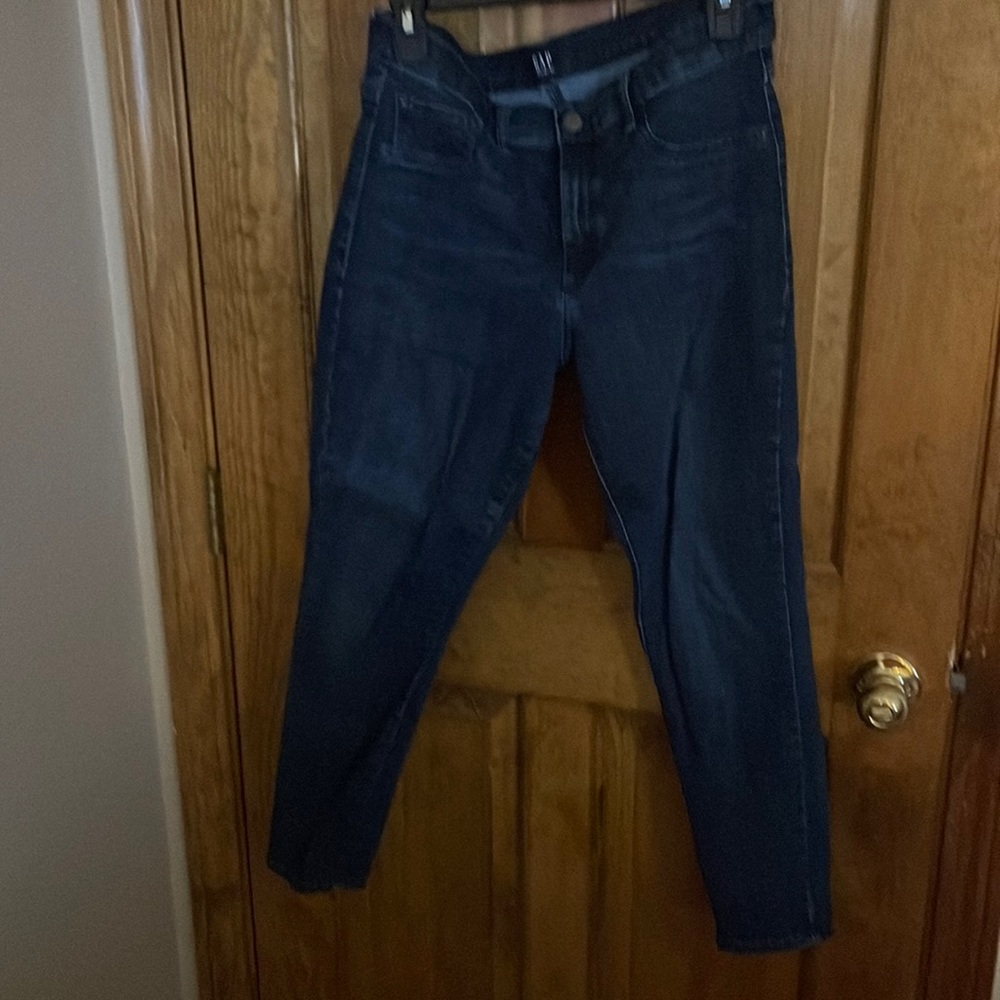 Gap dark wash Jegging. Like brand new. Size 32/14R.